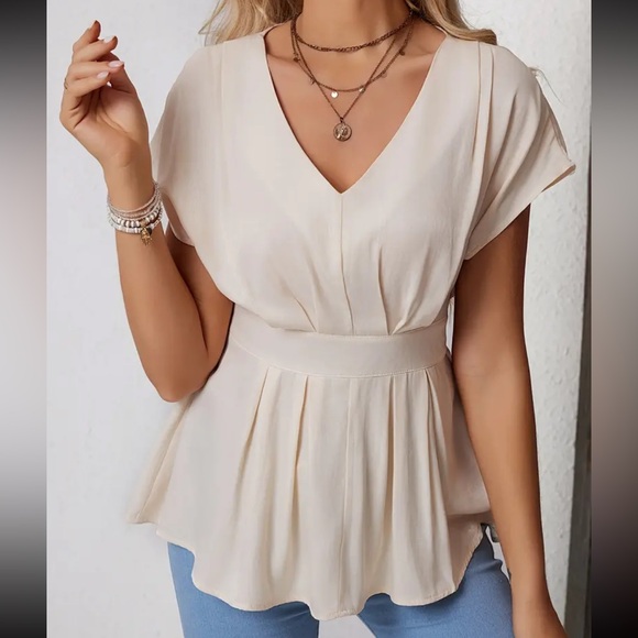 Flirty Ruffle Hem Elegant Shirred Waist Short Sleeve Blouse - Cream - Picture 4 of 8